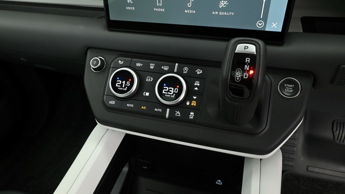 Land Rover Defender 110 Urban Image 23