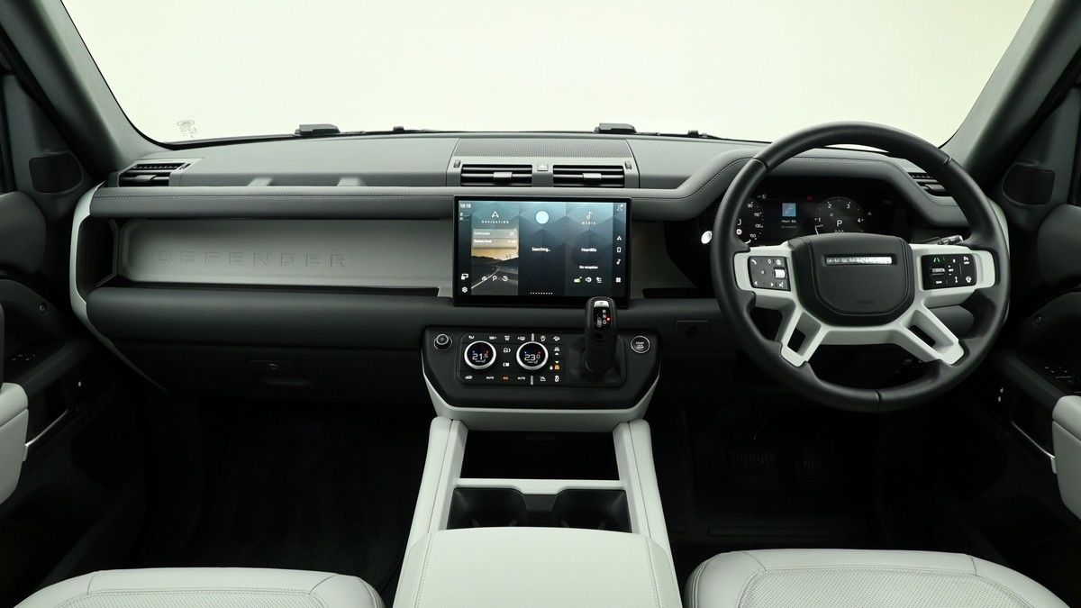 Land Rover Defender 110 Urban Image 27