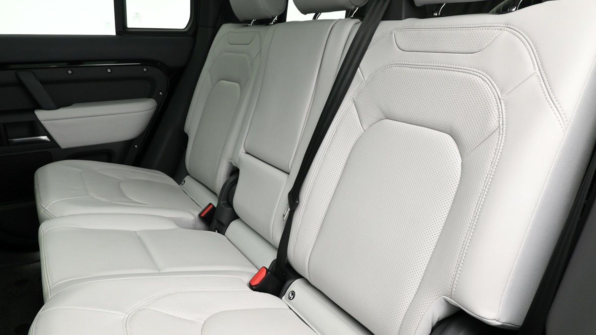 Land Rover Defender 110 Urban Image 10