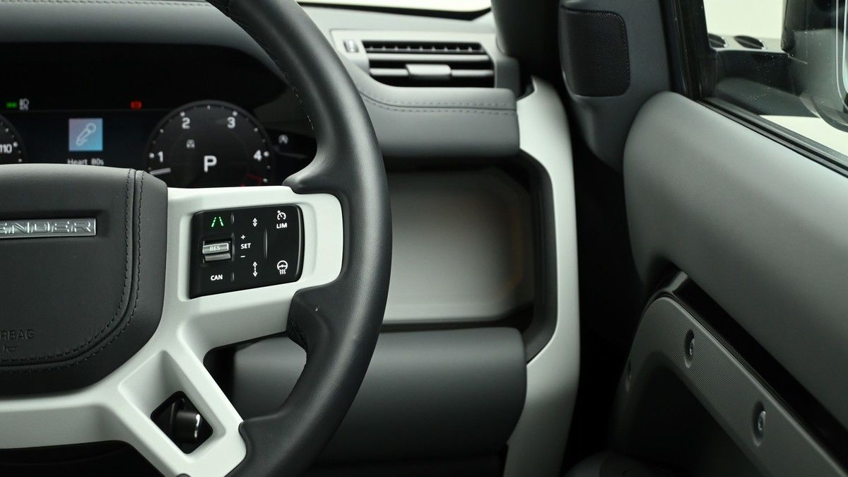 Land Rover Defender 110 Urban Image 31