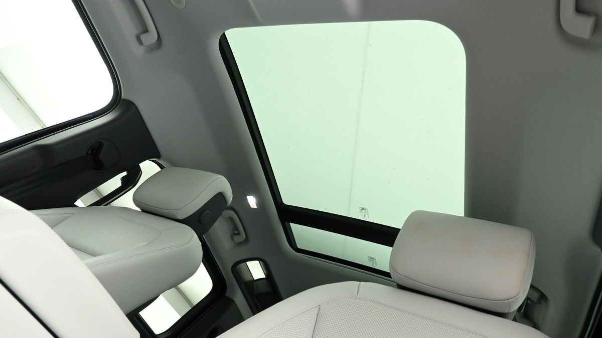 Land Rover Defender 110 Urban Image 3