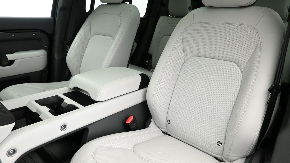Land Rover Defender 110 Urban Image 7