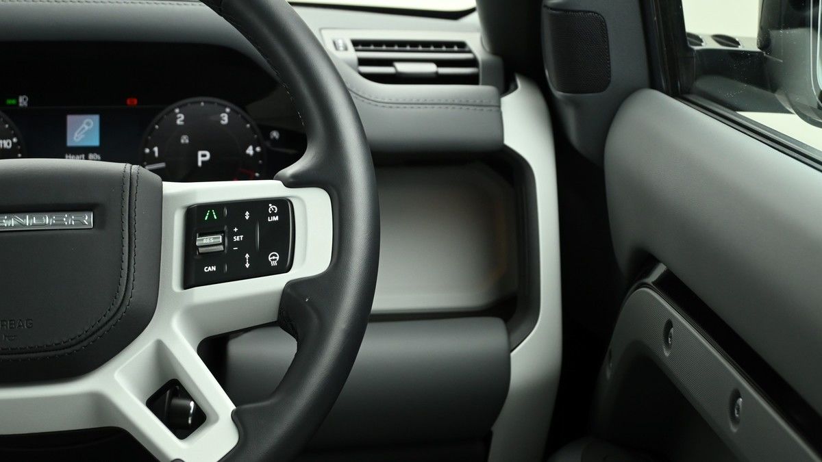 Land Rover Defender 110 Urban Image 30