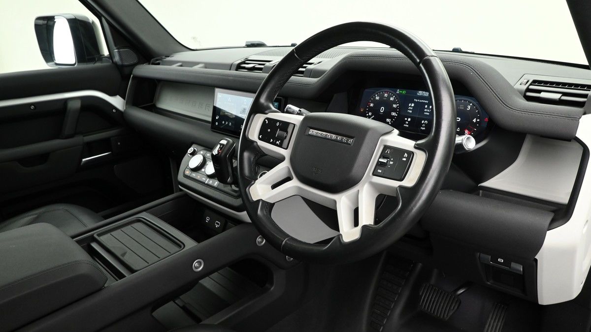 Land Rover Defender 110 Image 3