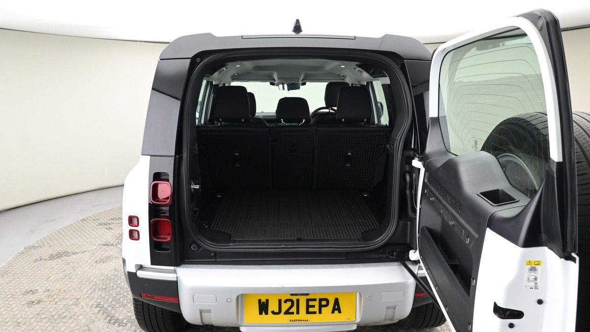 Land Rover Defender 110 Image 9
