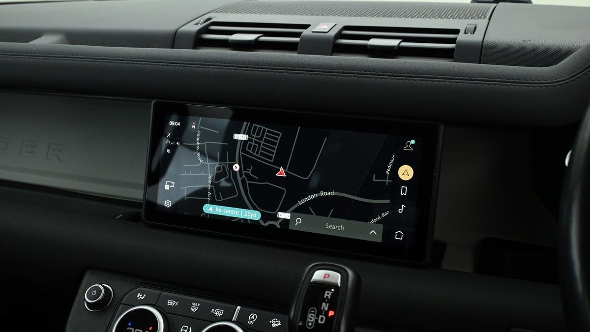 Land Rover Defender 110 Image 10
