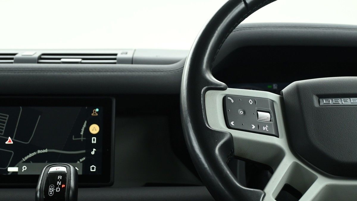 Land Rover Defender 110 Image 14