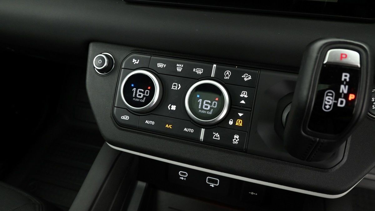 Land Rover Defender 110 Urban Image 23