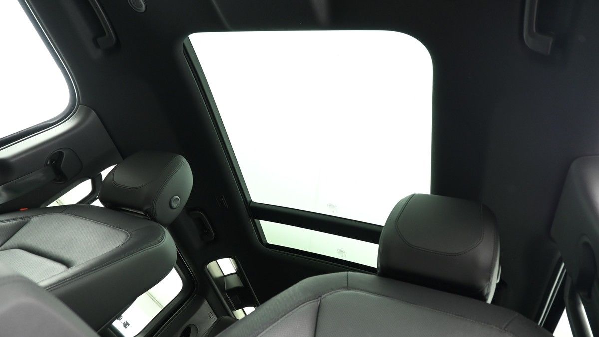 Land Rover Defender 110 Urban Image 3