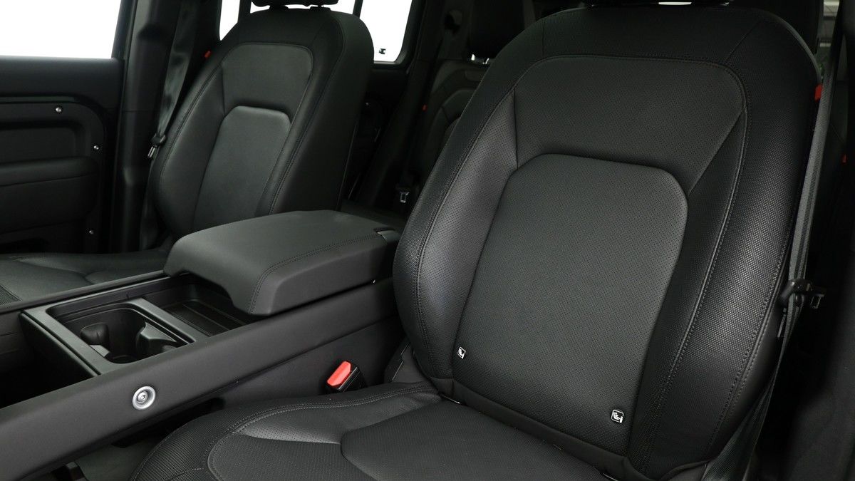 Land Rover Defender 110 Urban Image 7