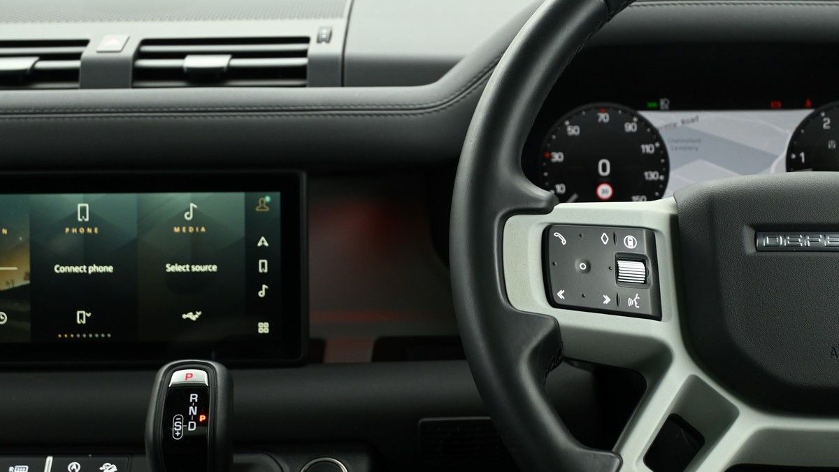 Land Rover Defender 110 Urban Image 29