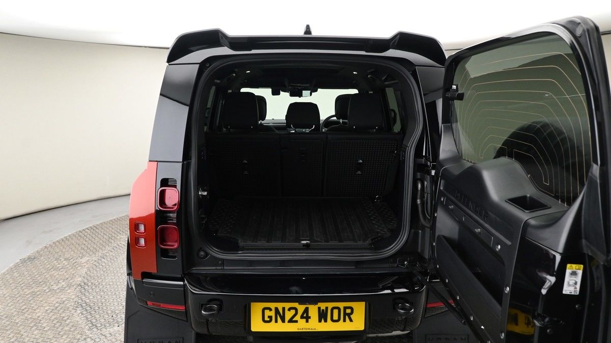 Land Rover Defender 110 Image 10