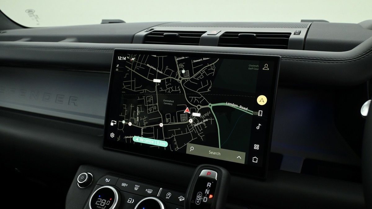 Land Rover Defender 110 Image 11