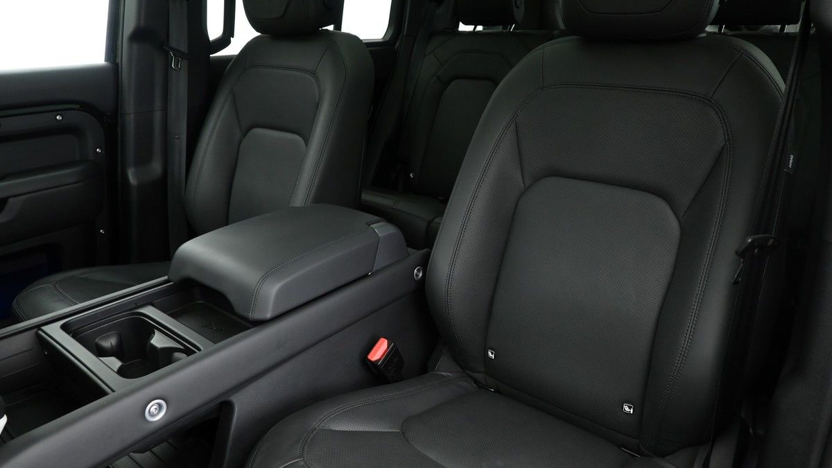 Land Rover Defender 110 Image 4