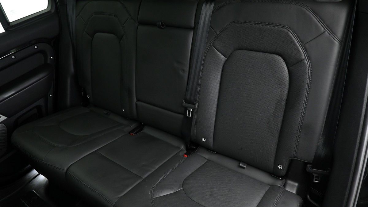 Land Rover Defender 110 Image 5
