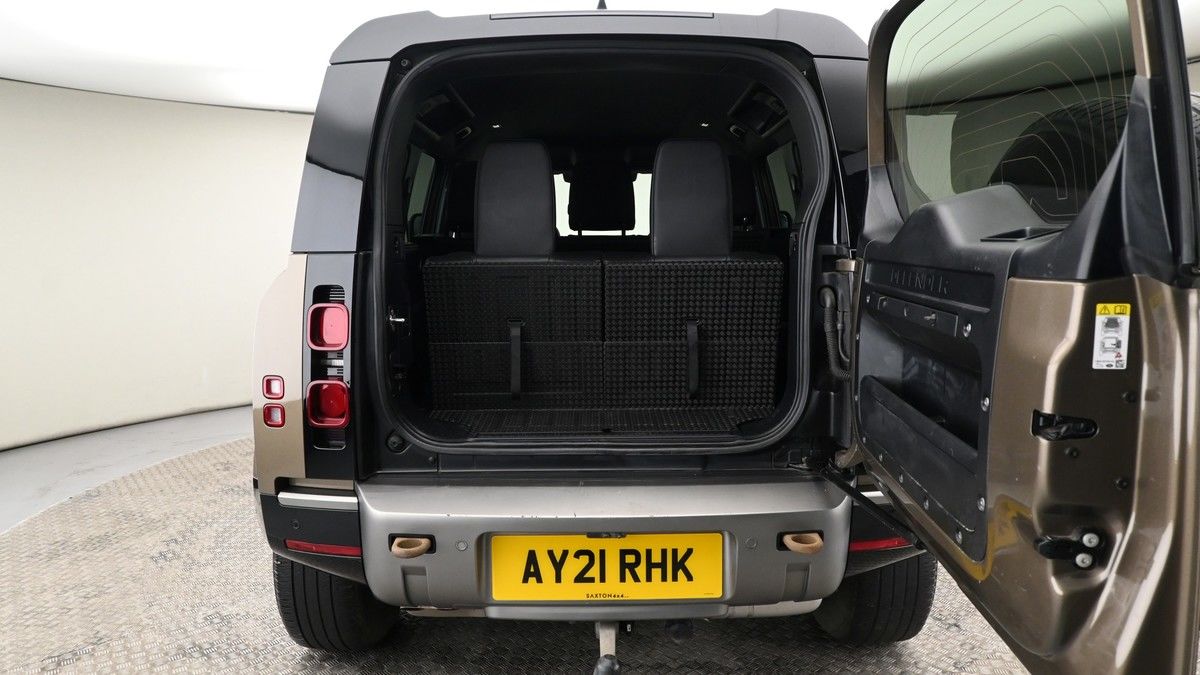 Land Rover Defender 110 Image 10