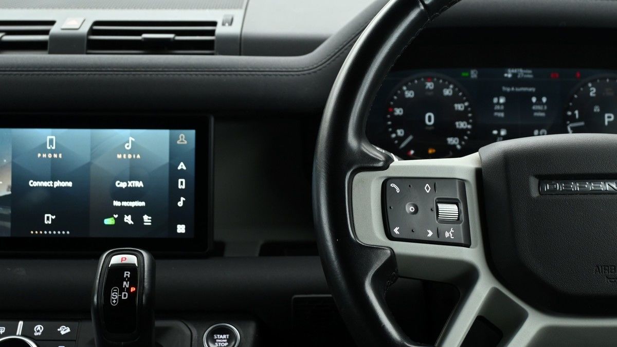 Land Rover Defender 110 Image 15