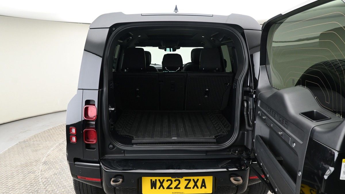 Land Rover Defender 110 Image 10