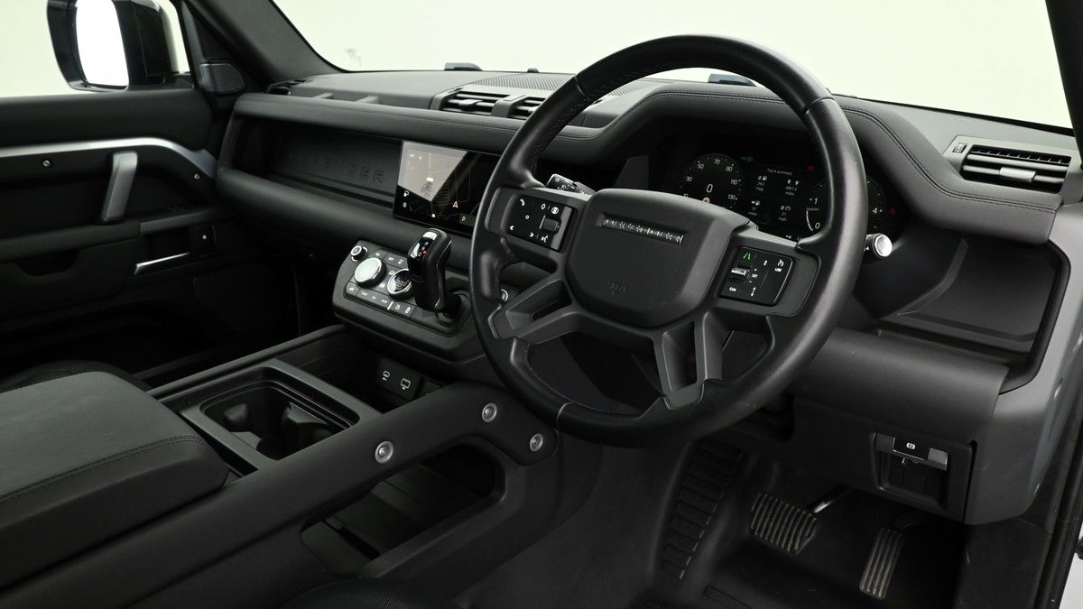 Land Rover Defender 110 Image 3