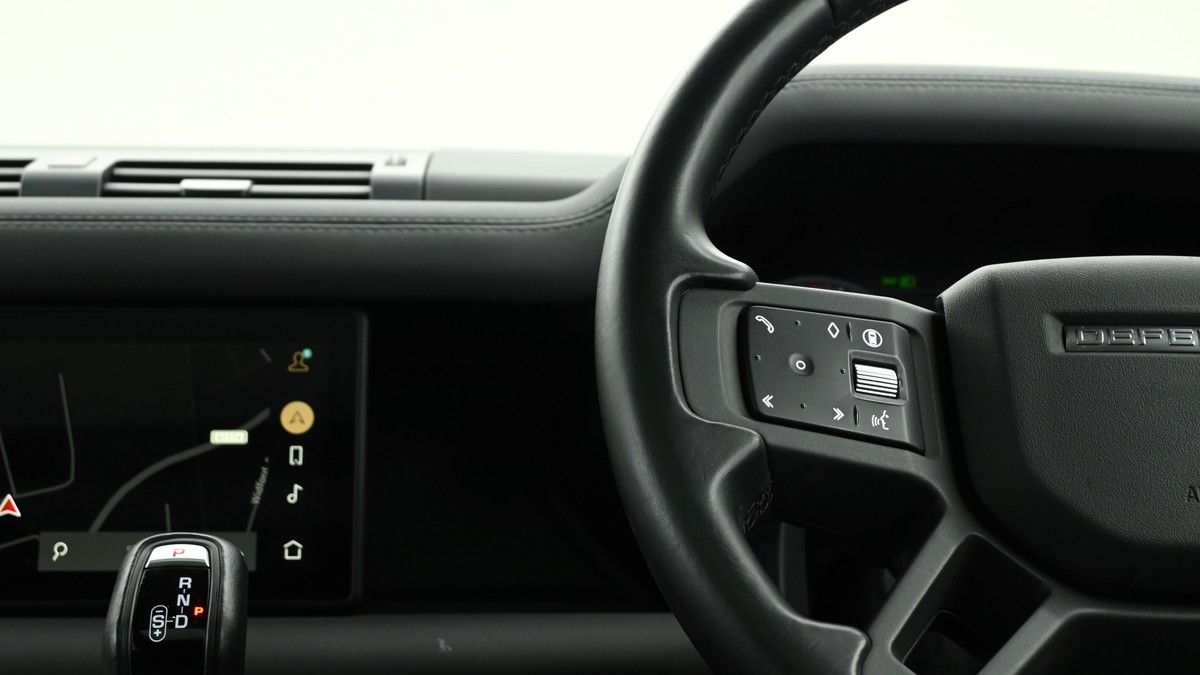 Land Rover Defender 110 Image 15