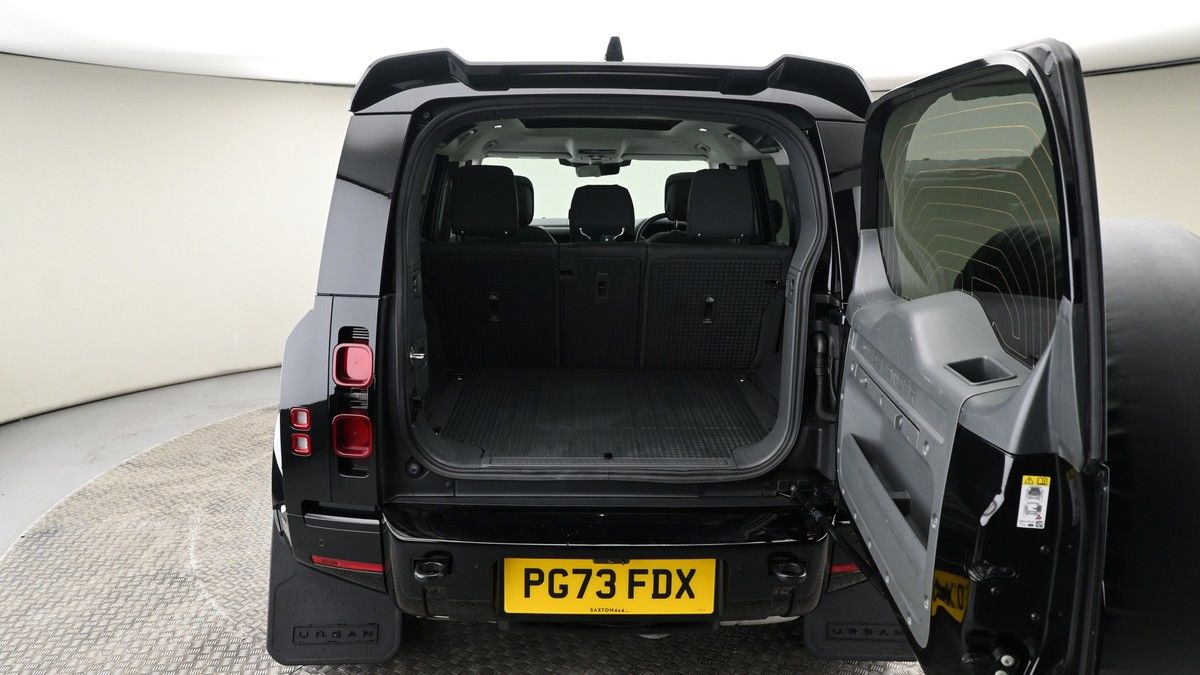 Land Rover Defender 110 Image 10