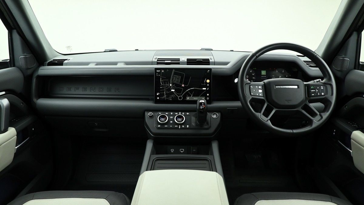 Land Rover Defender 110 Image 14