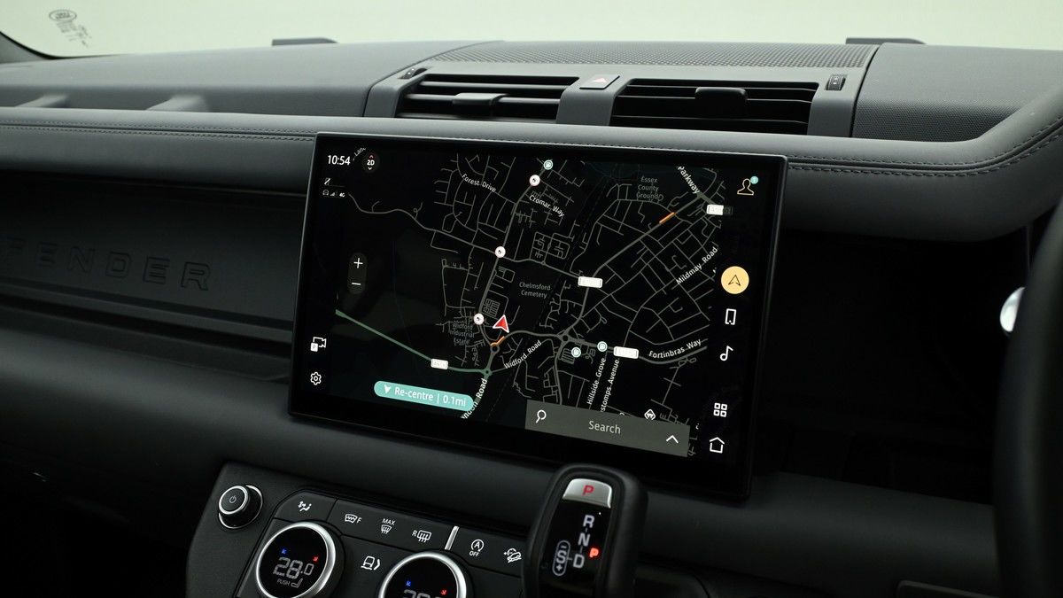 Land Rover Defender 110 Image 11