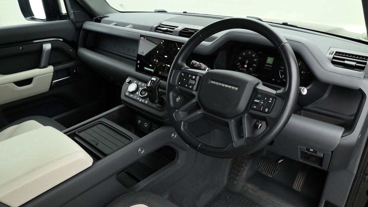 Land Rover Defender 110 Image 3