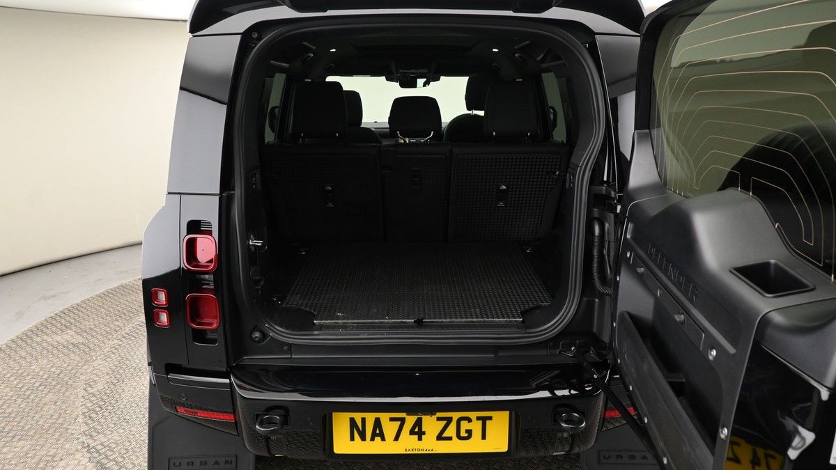 Land Rover Defender 110 Image 10