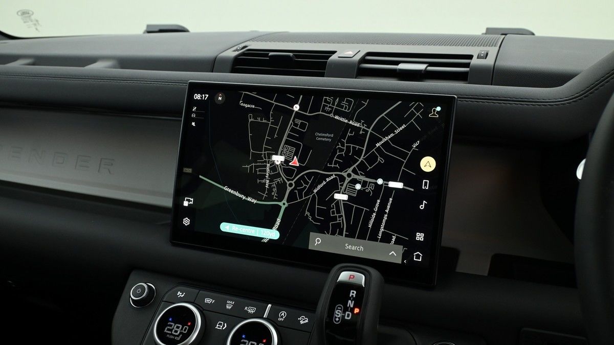 Land Rover Defender 110 Image 11