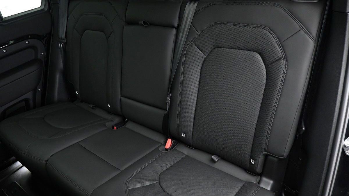 Land Rover Defender 110 Image 5