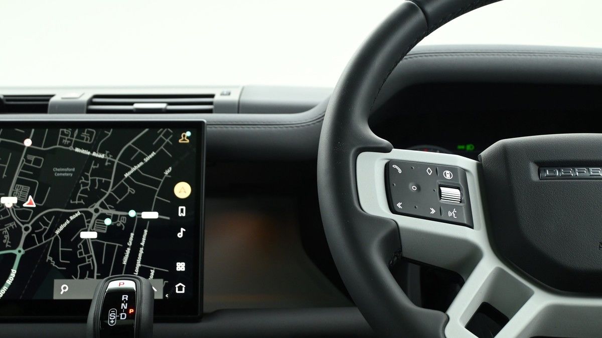 Land Rover Defender 110 Image 15