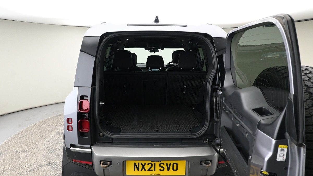 Land Rover Defender 110 Image 10