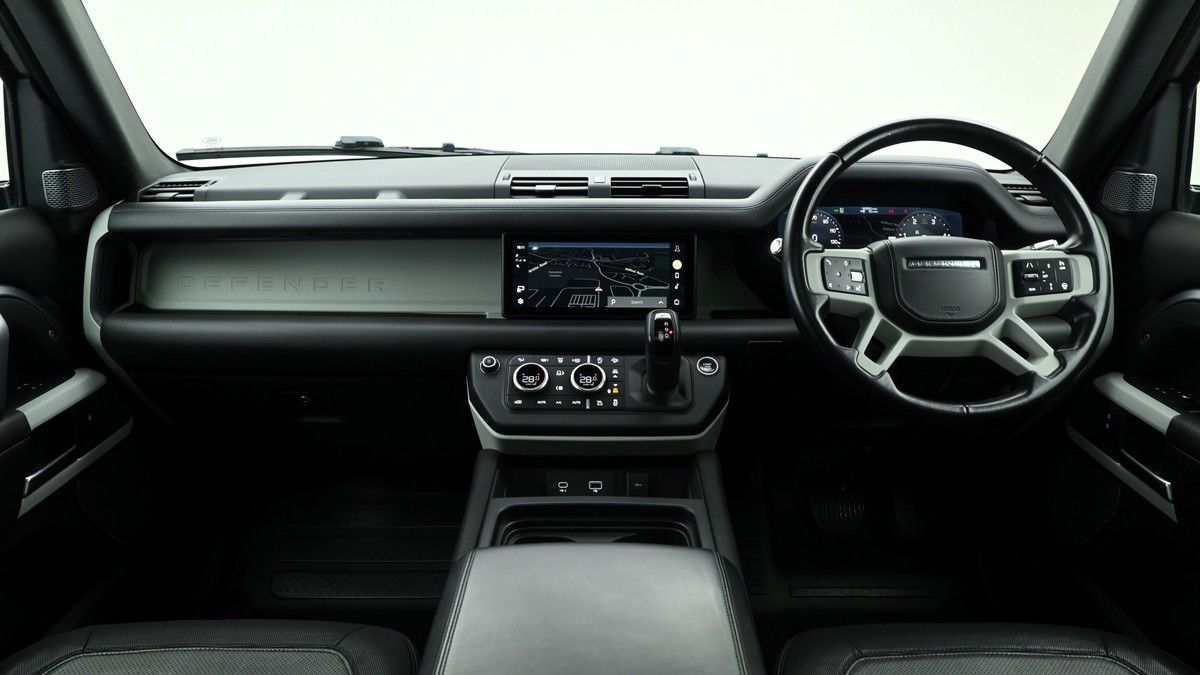 Land Rover Defender 110 Image 14