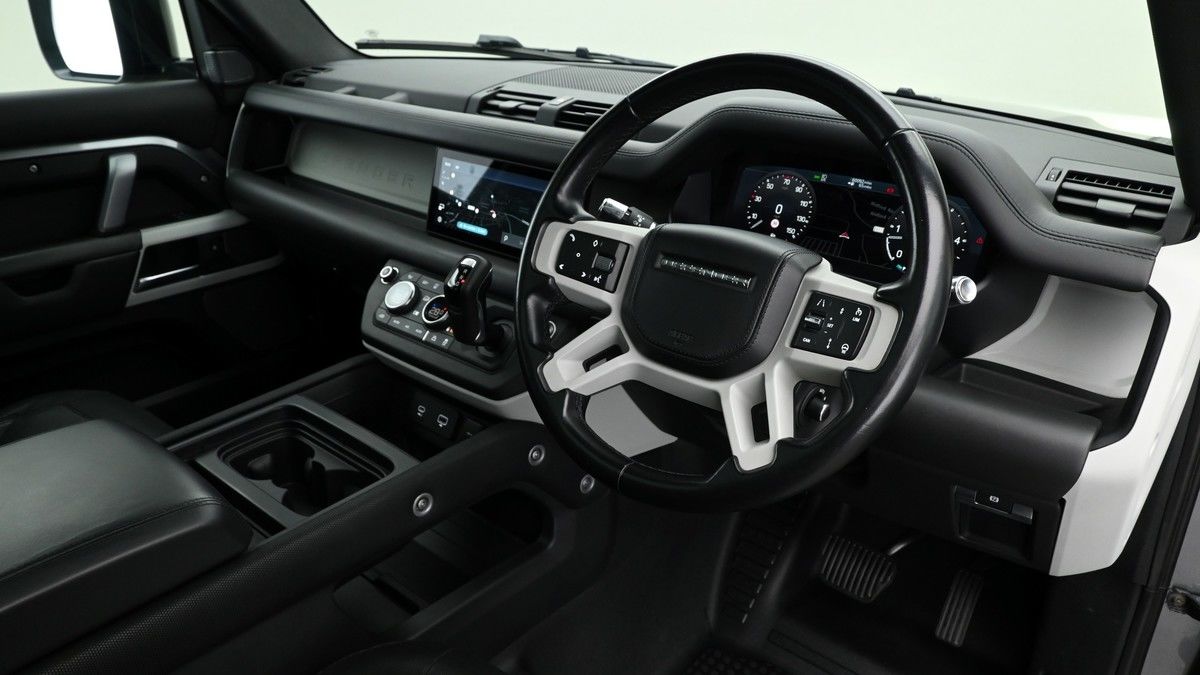 Land Rover Defender 110 Image 3