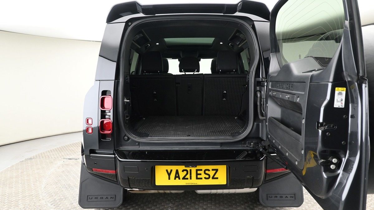 Land Rover Defender 110 Image 10