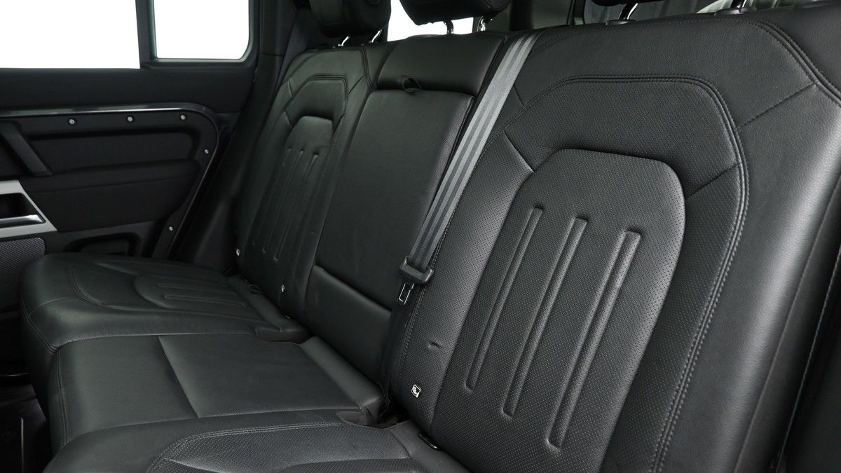 Land Rover Defender 110 Image 5