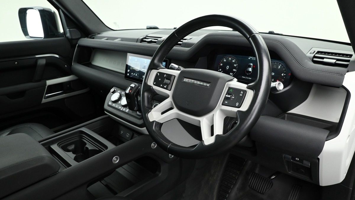 Land Rover Defender 110 Image 3