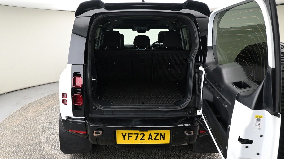 Land Rover Defender 110 Image 10