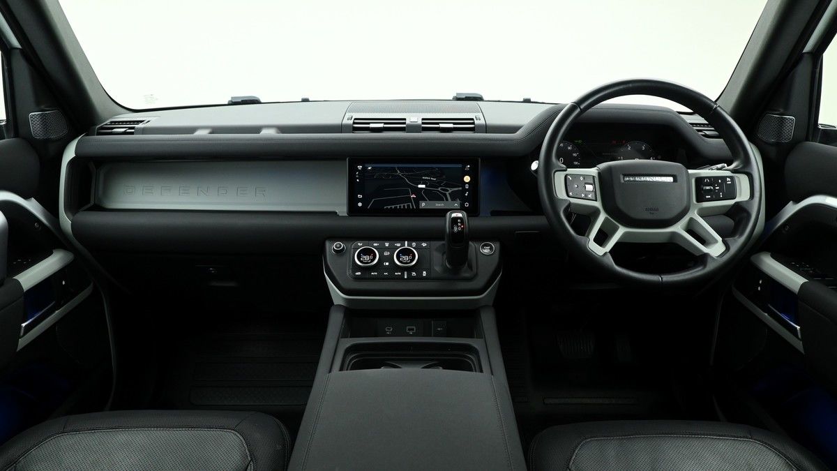 Land Rover Defender 110 Image 14
