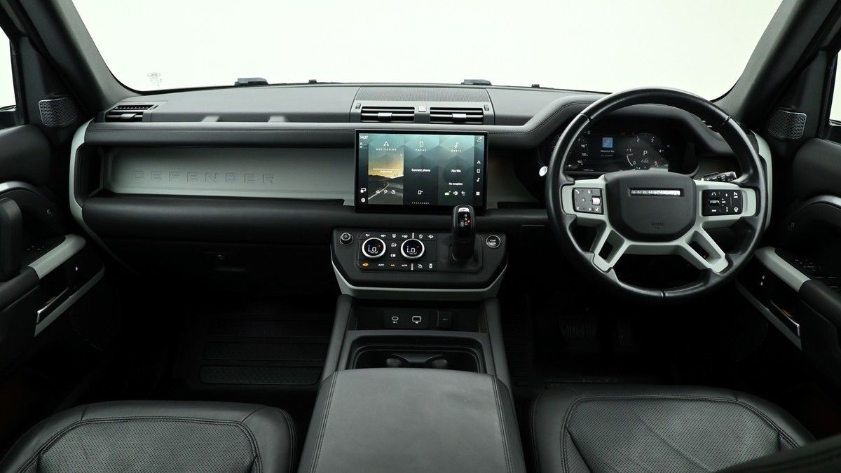 Land Rover Defender 110 Image 14