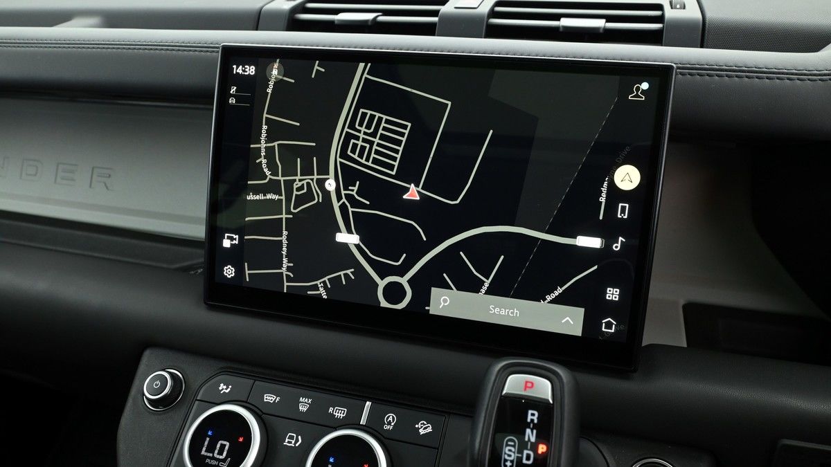 Land Rover Defender 110 Image 11