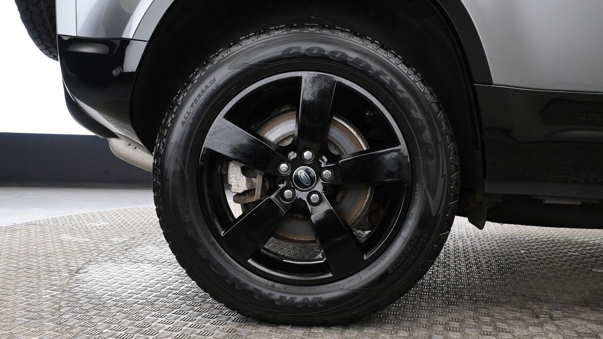 Land Rover Defender 110 Image 9