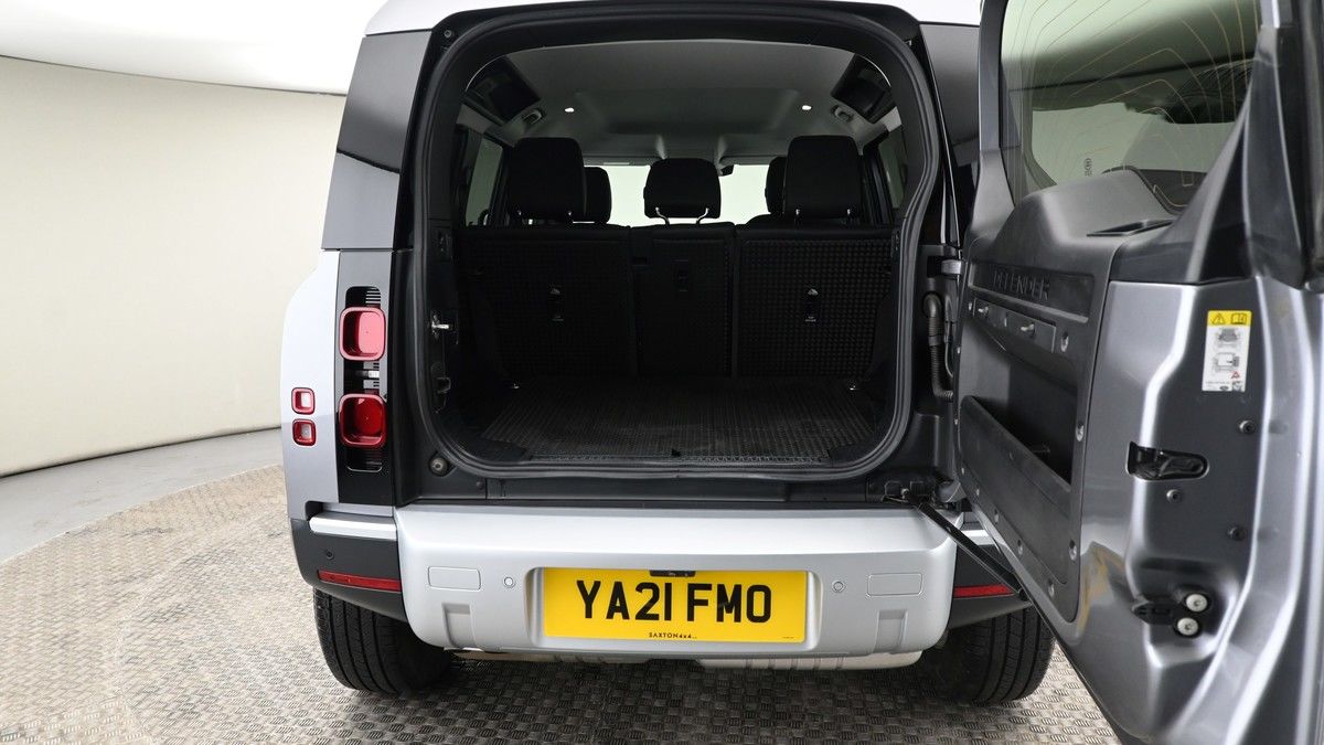 Land Rover Defender 110 Image 10