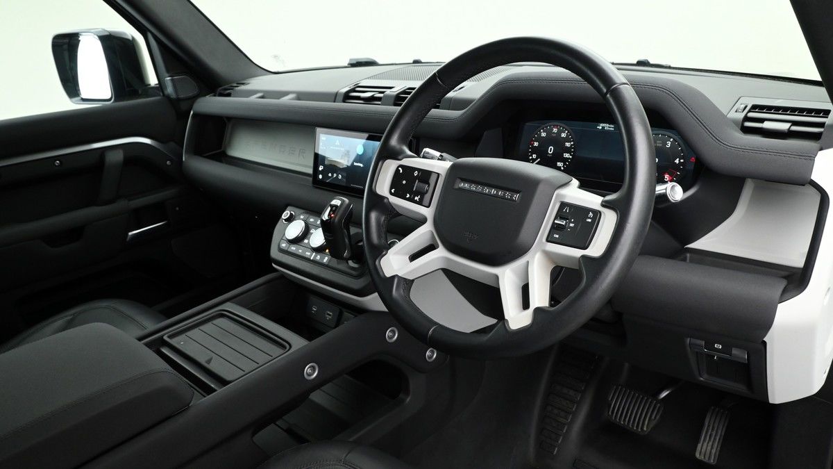 Land Rover Defender 110 Image 3