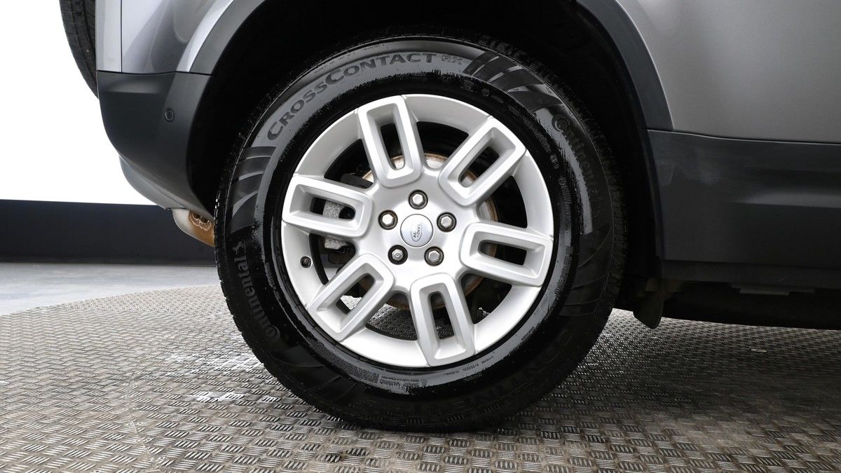 Land Rover Defender 110 Image 9