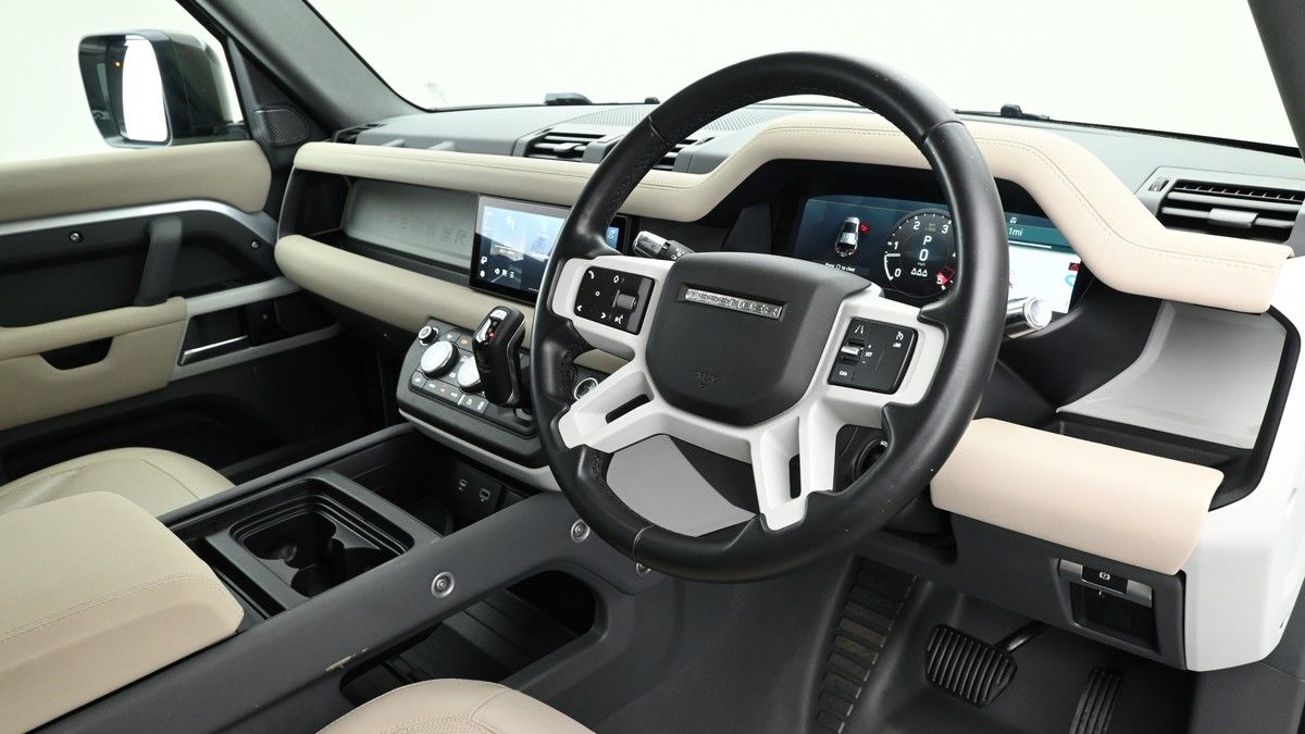 Land Rover Defender 110 Image 3
