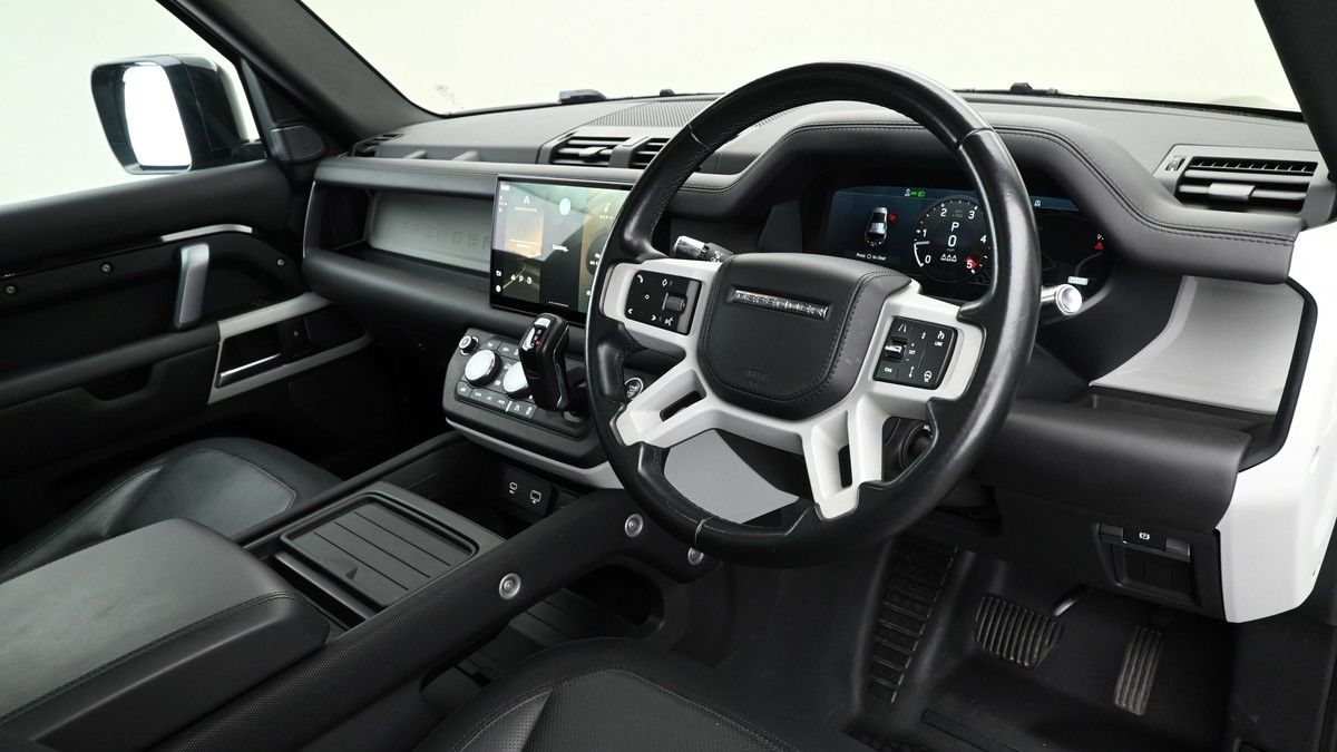 Land Rover Defender 110 Image 3