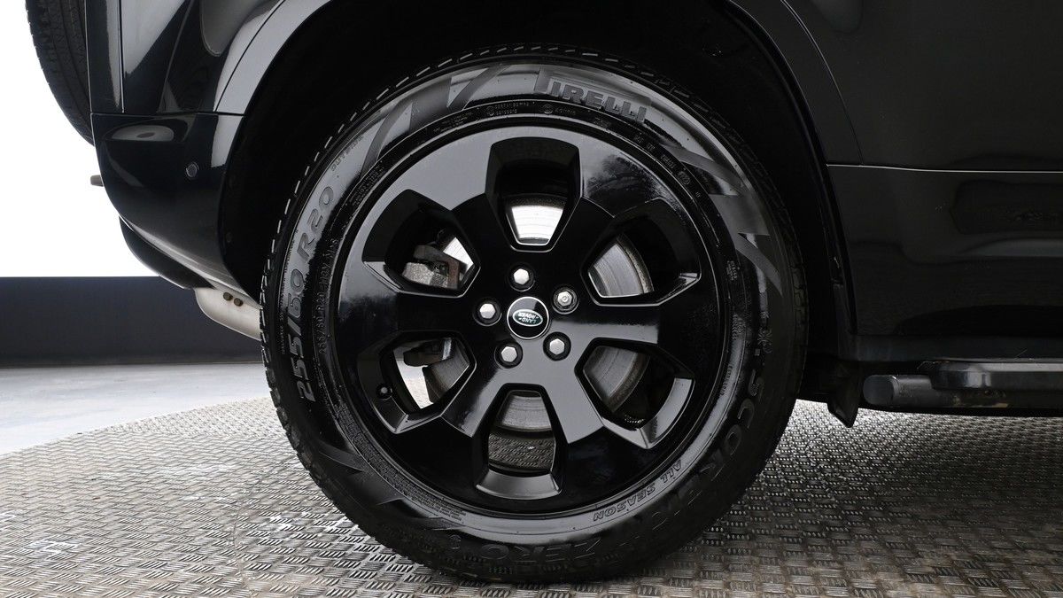 Land Rover Defender 110 Image 9