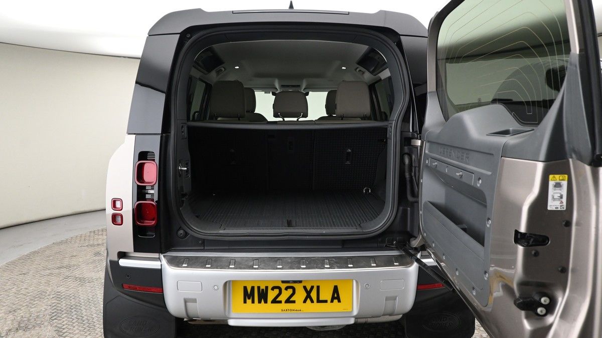 Land Rover Defender 110 Image 10